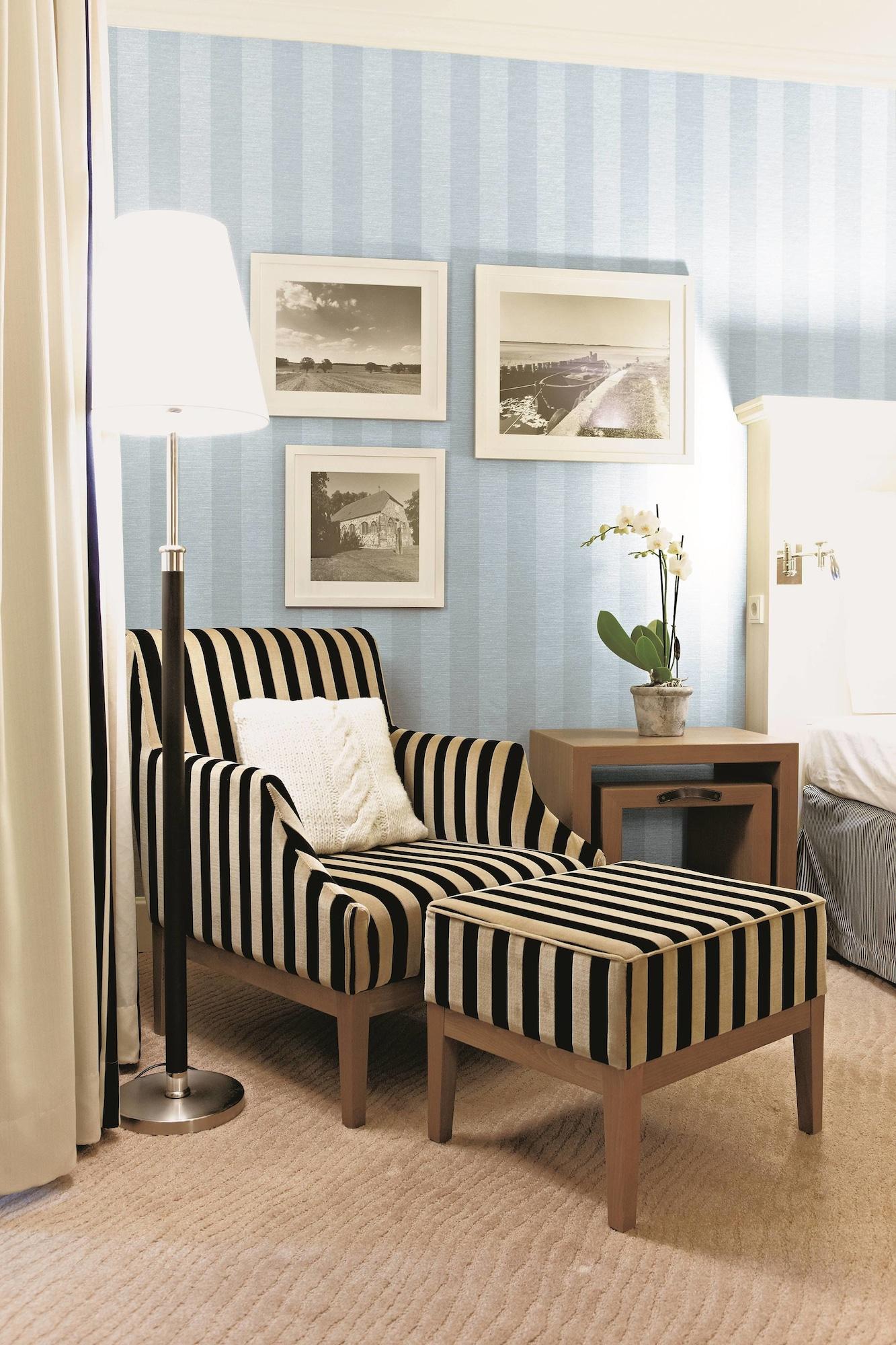 Steigenberger Grandhotel & Spa Heringsdorf Buitenkant foto A chaise longue