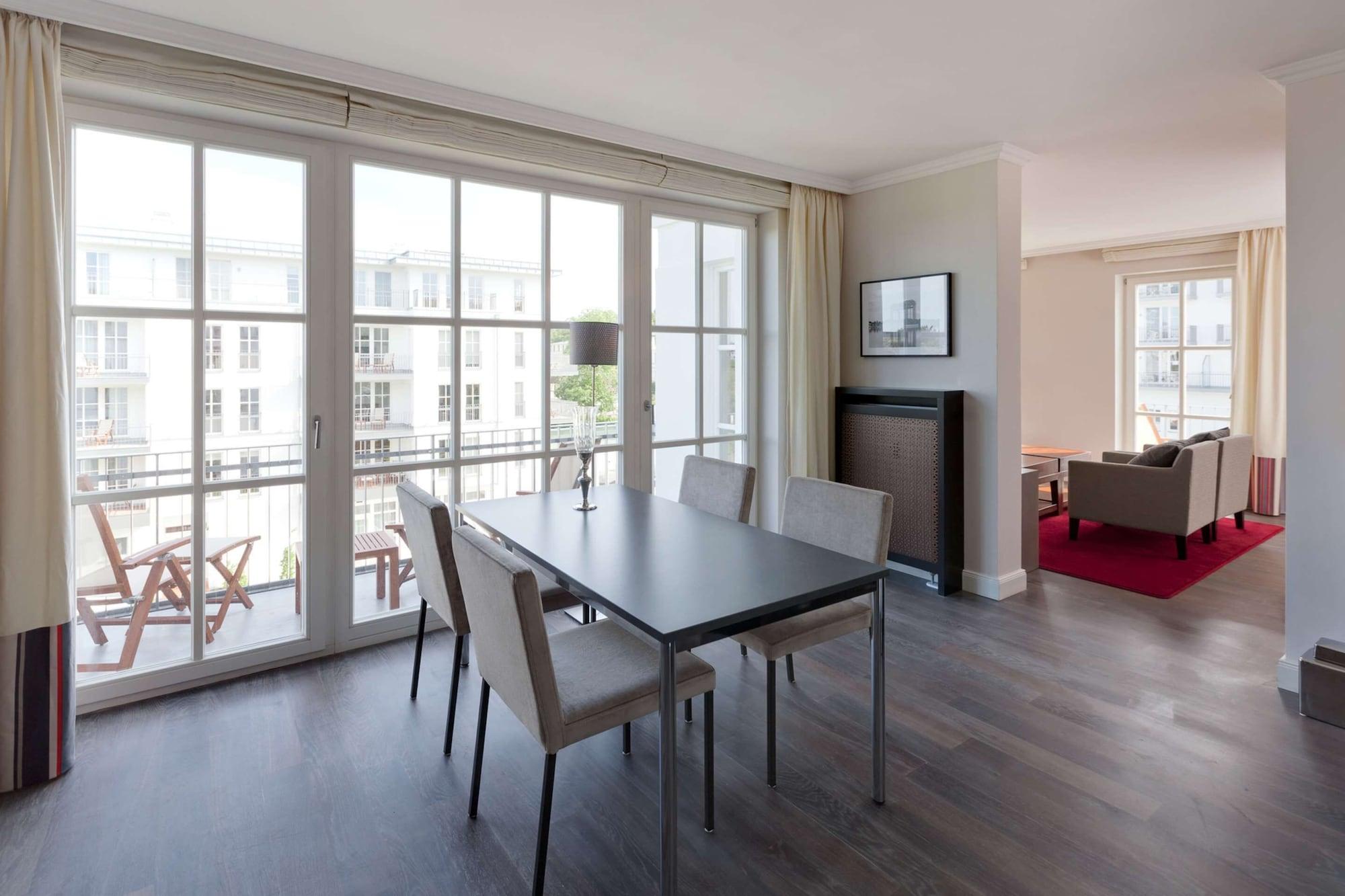 Steigenberger Grandhotel & Spa Heringsdorf Buitenkant foto Interior of a serviced apartment in Berlin, Germany