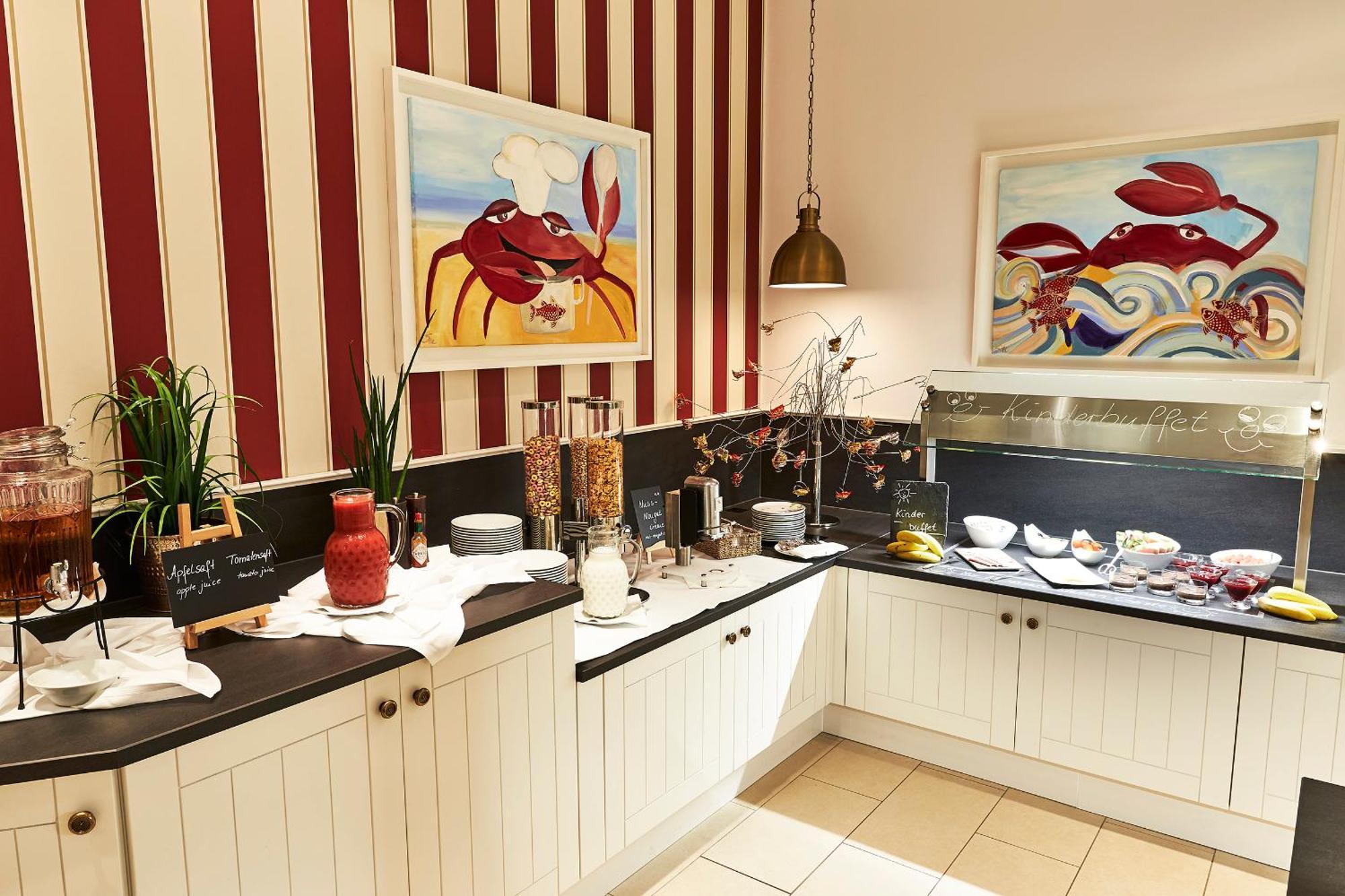 Steigenberger Grandhotel & Spa Heringsdorf Buitenkant foto A buffet at a hotel