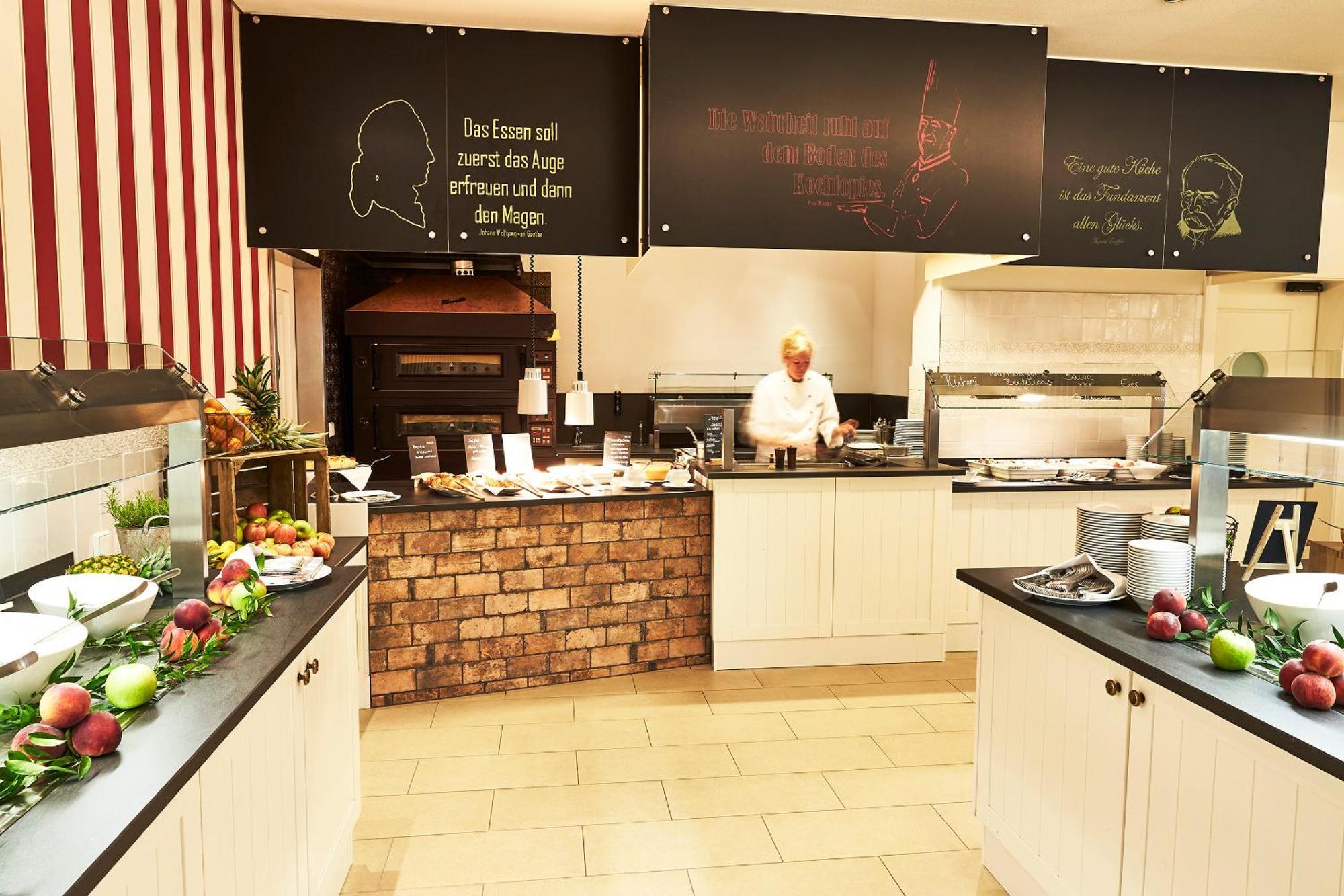 Steigenberger Grandhotel & Spa Heringsdorf Buitenkant foto The kitchen of the restaurant